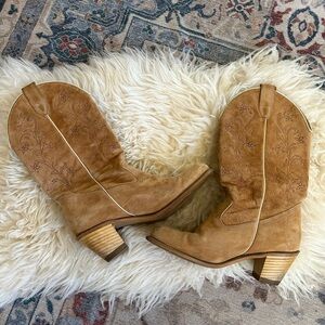 Wolverine vintage suede floral embroidered cowboy boots, 8.5